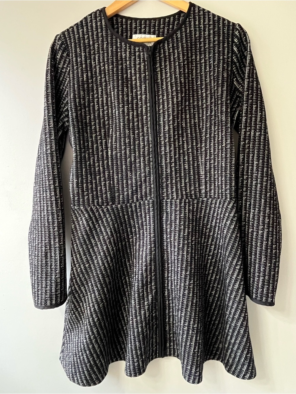 Women's Black & White Long-Sleeve Textured Fit-and-Flare Zip Tunic